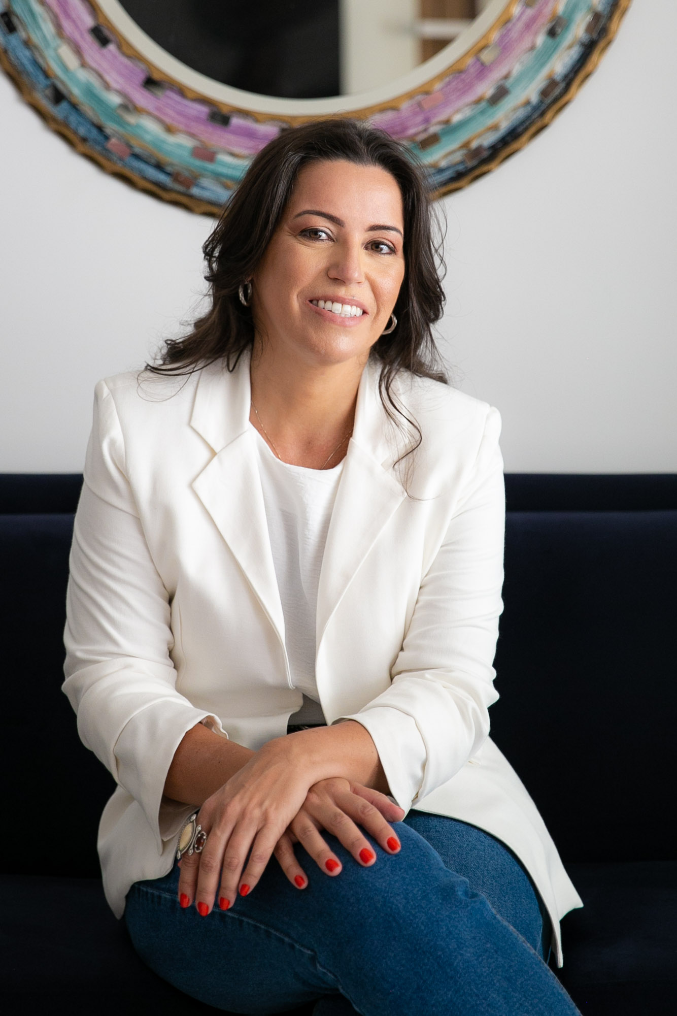 Viviane Ricci com blazer branco